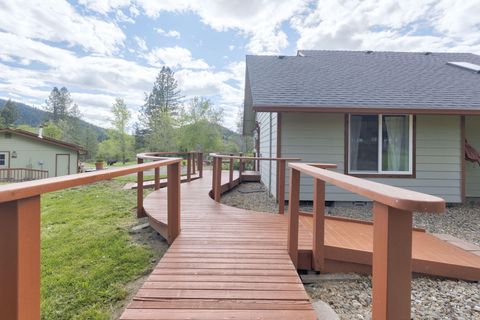 Tiny photo for 201 Hoffman Way, Grants Pass, OR 97526 (MLS # 220219682)