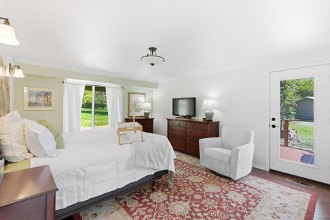 Tiny photo for 201 Hoffman Way, Grants Pass, OR 97526 (MLS # 220219682)