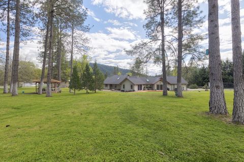 Tiny photo for 201 Hoffman Way, Grants Pass, OR 97526 (MLS # 220219682)