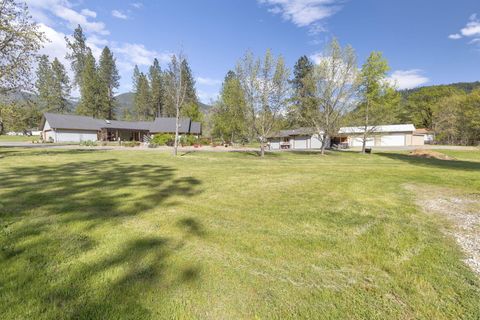 Tiny photo for 201 Hoffman Way, Grants Pass, OR 97526 (MLS # 220219682)