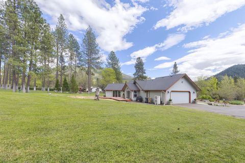 Tiny photo for 201 Hoffman Way, Grants Pass, OR 97526 (MLS # 220219682)