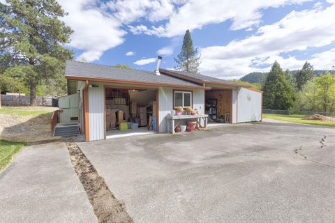 Tiny photo for 201 Hoffman Way, Grants Pass, OR 97526 (MLS # 220219682)