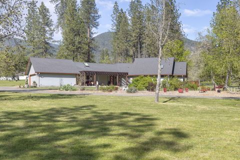 Tiny photo for 201 Hoffman Way, Grants Pass, OR 97526 (MLS # 220219682)