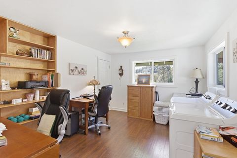 Tiny photo for 201 Hoffman Way, Grants Pass, OR 97526 (MLS # 220219682)