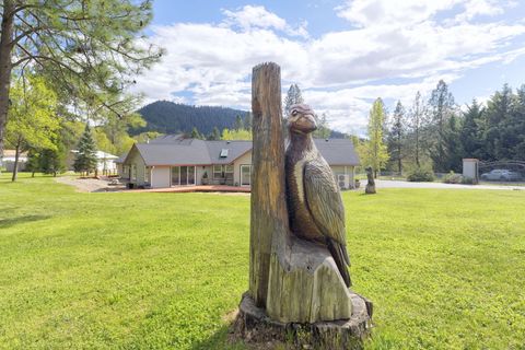 Tiny photo for 201 Hoffman Way, Grants Pass, OR 97526 (MLS # 220219682)