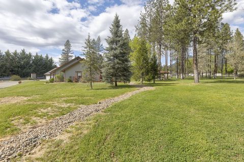 Tiny photo for 201 Hoffman Way, Grants Pass, OR 97526 (MLS # 220219682)
