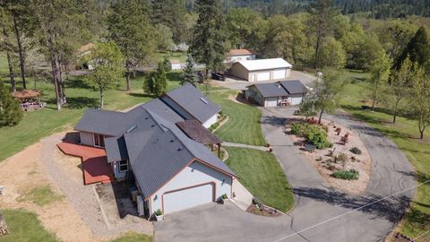 Tiny photo for 201 Hoffman Way, Grants Pass, OR 97526 (MLS # 220219682)