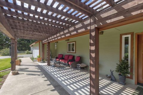 Tiny photo for 201 Hoffman Way, Grants Pass, OR 97526 (MLS # 220219682)
