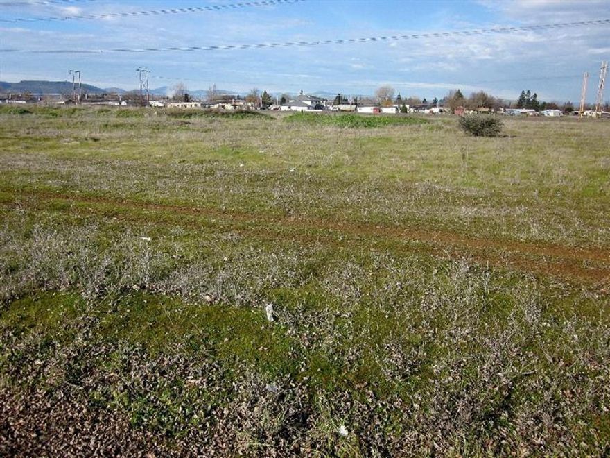 Build your dream home in this desireable location! Homesite has been approved for manufactured or stick built home. Sewer is to the street. Flat, useable land would be perfect for gardening and/or animals.
