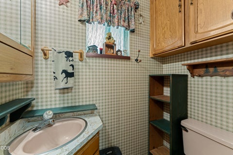 Tiny photo for 1843 W Evans Creek Road, Rogue River, OR 97537 (MLS # 220226627)