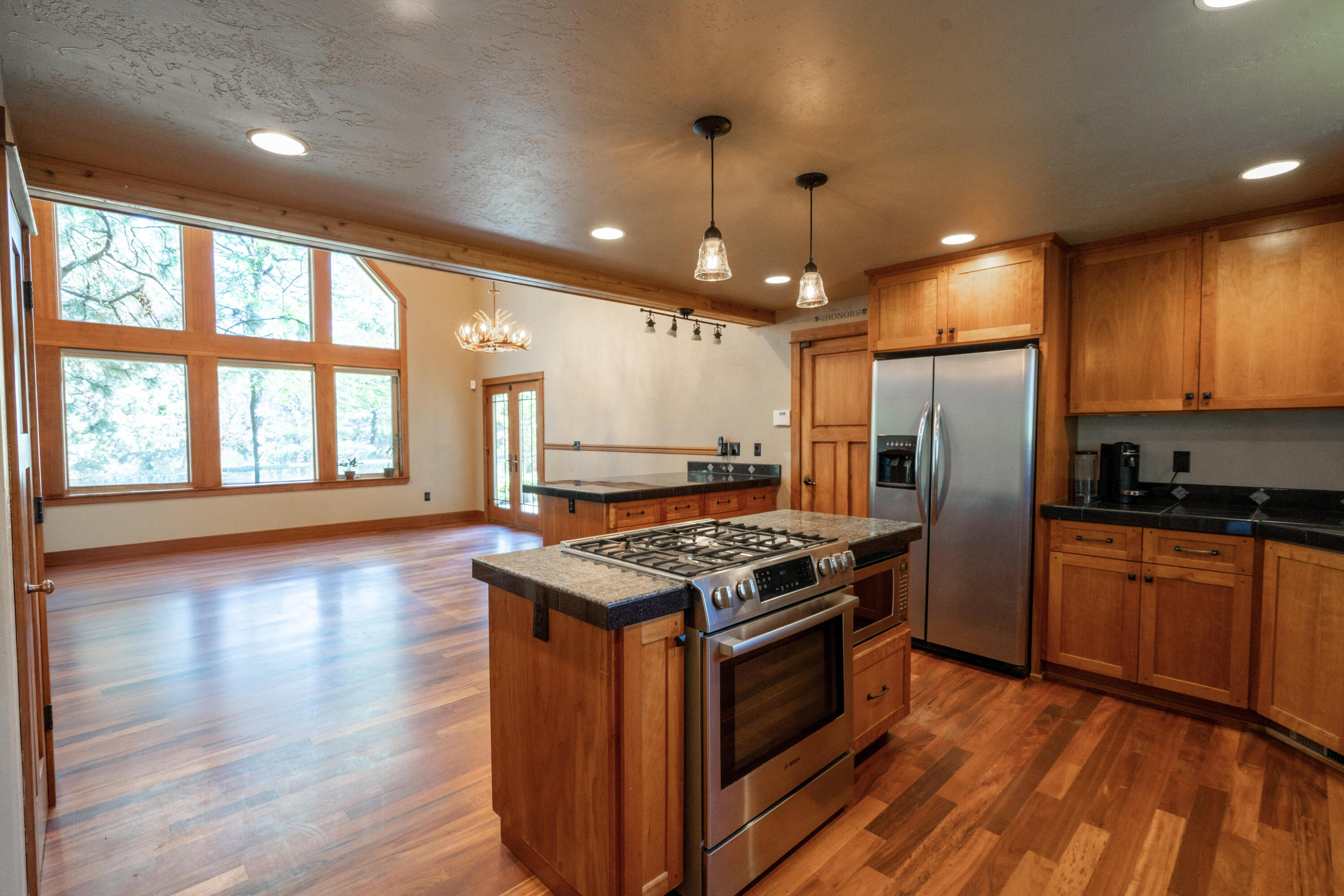 Desc Rvr Hmst Rimrk - Residential