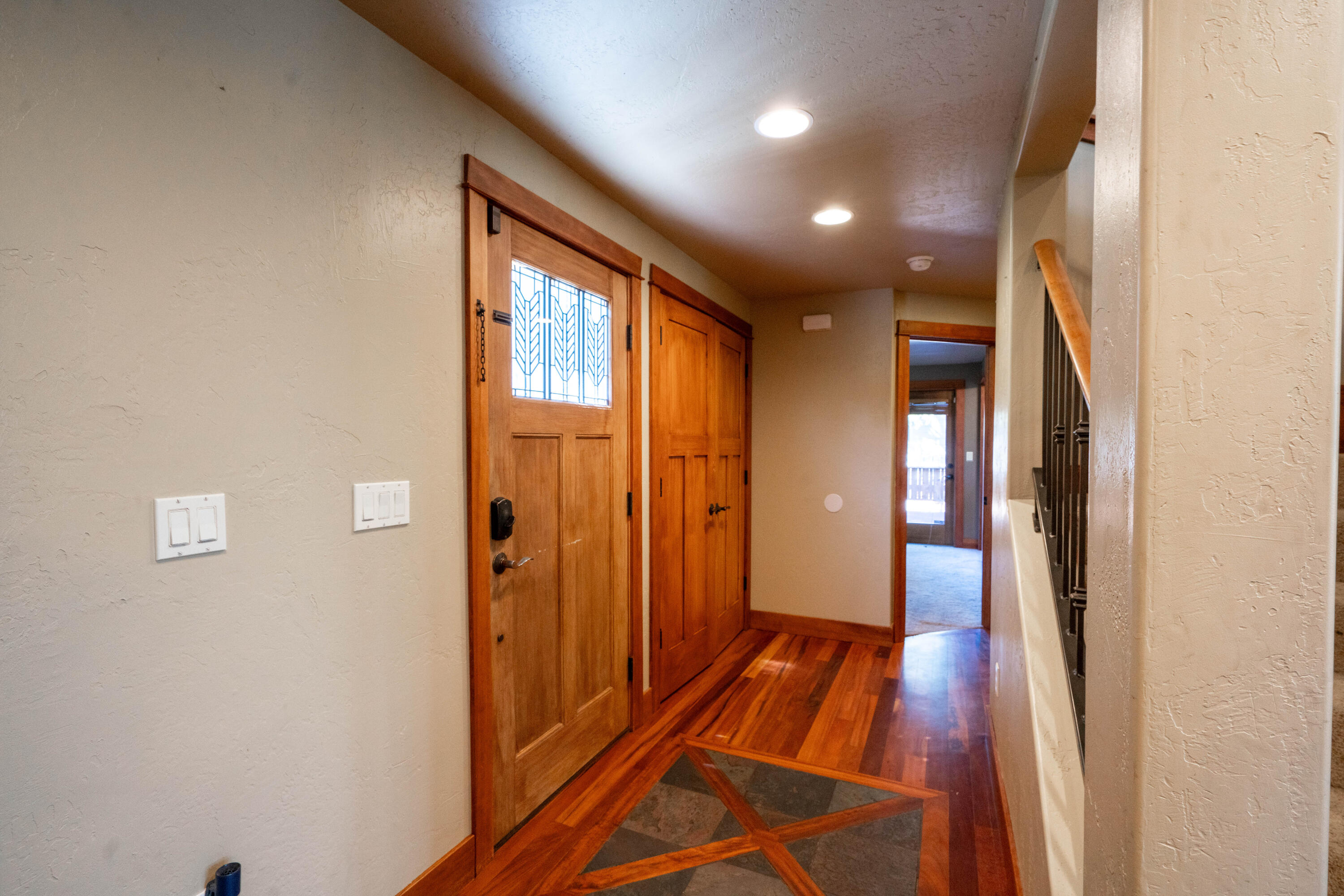 Desc Rvr Hmst Rimrk - Residential