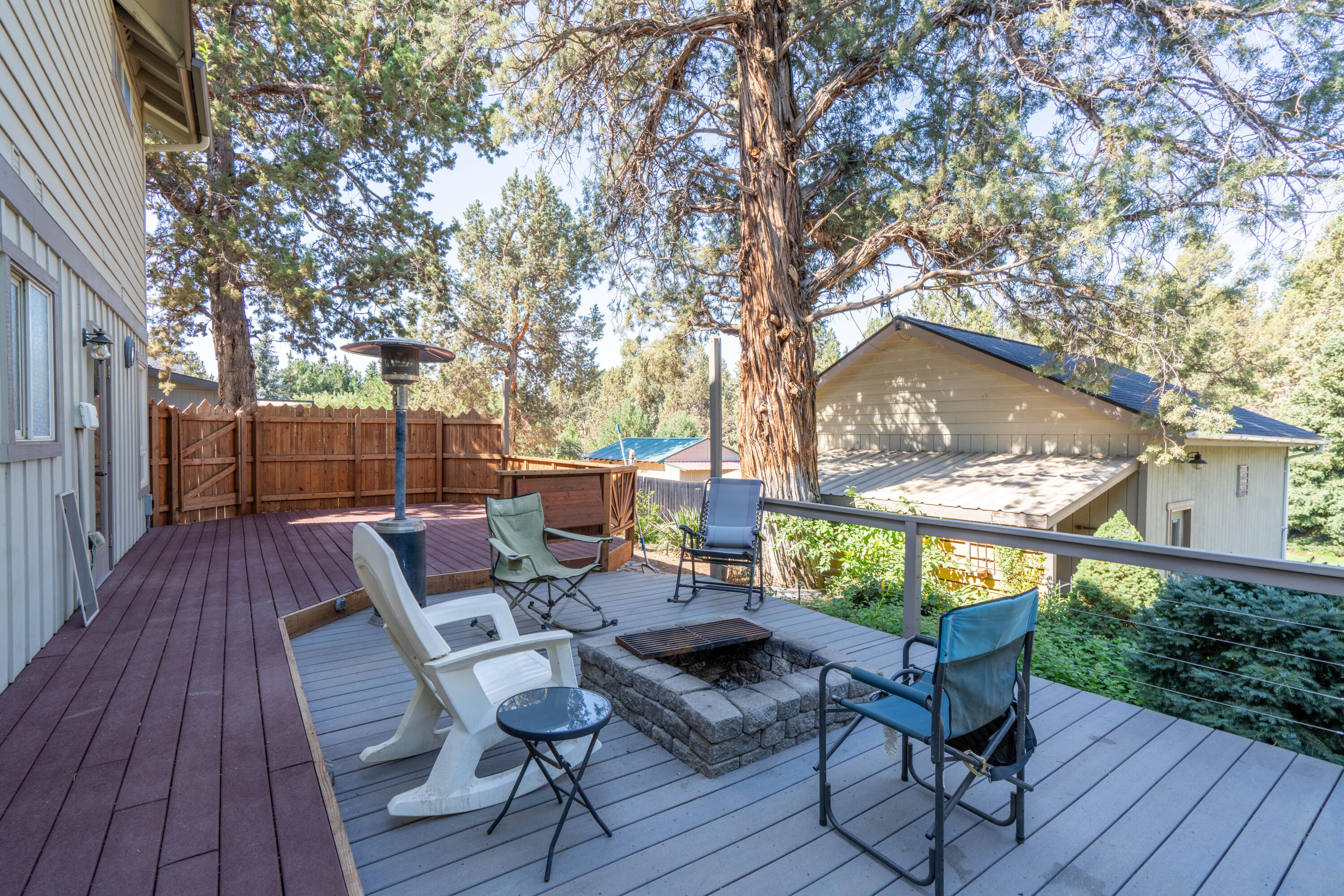 Desc Rvr Hmst Rimrk - Residential