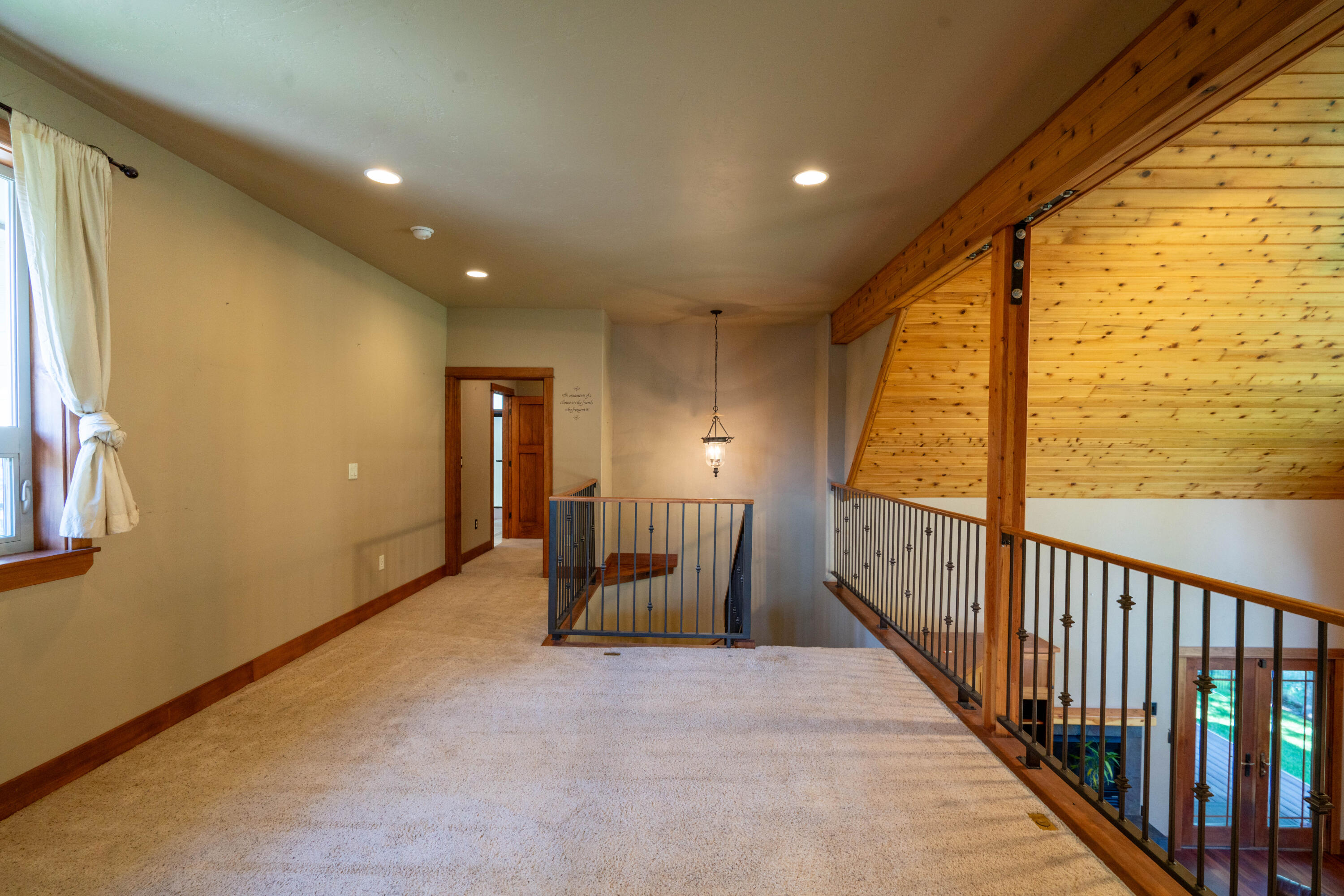 Desc Rvr Hmst Rimrk - Residential