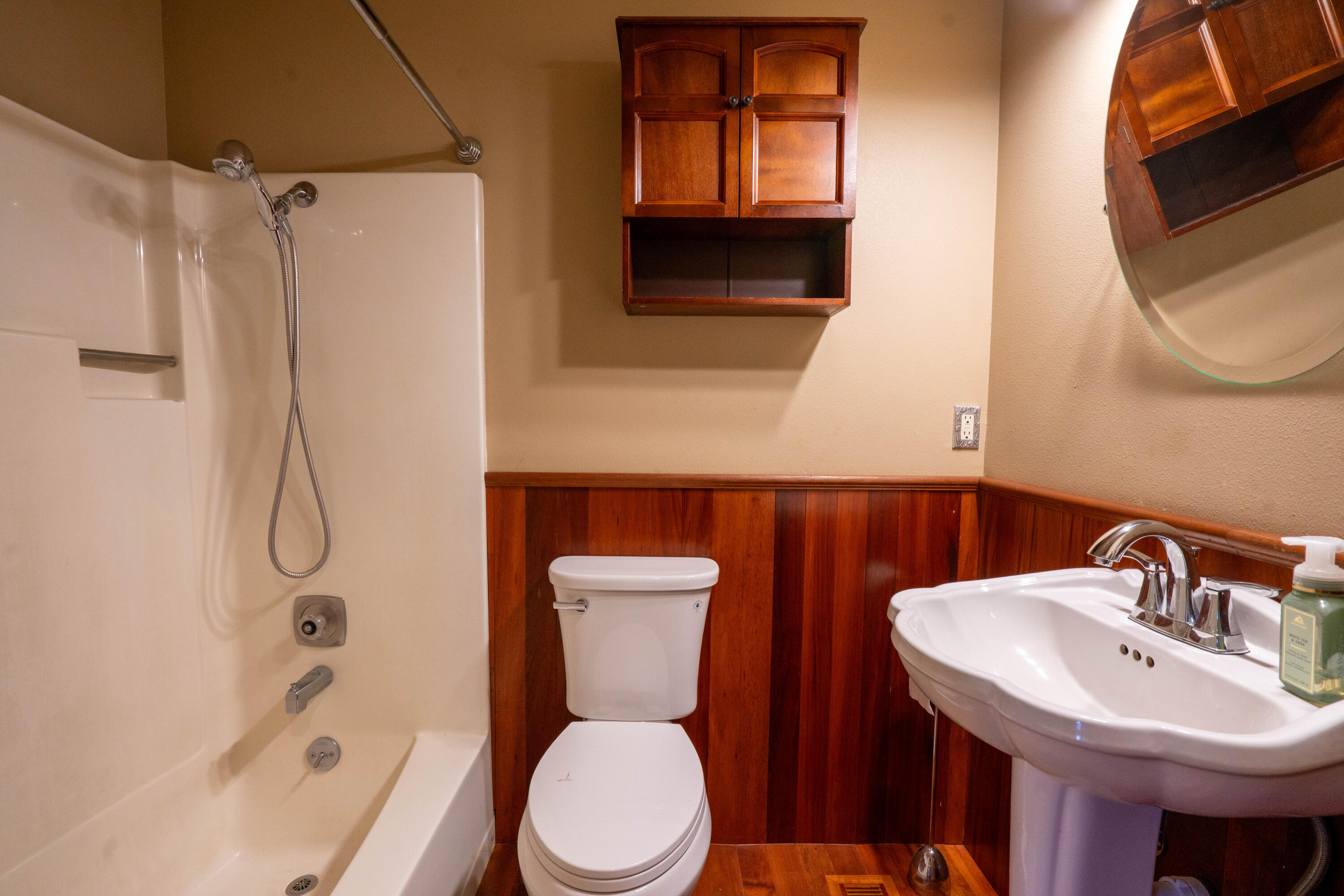 Desc Rvr Hmst Rimrk - Residential