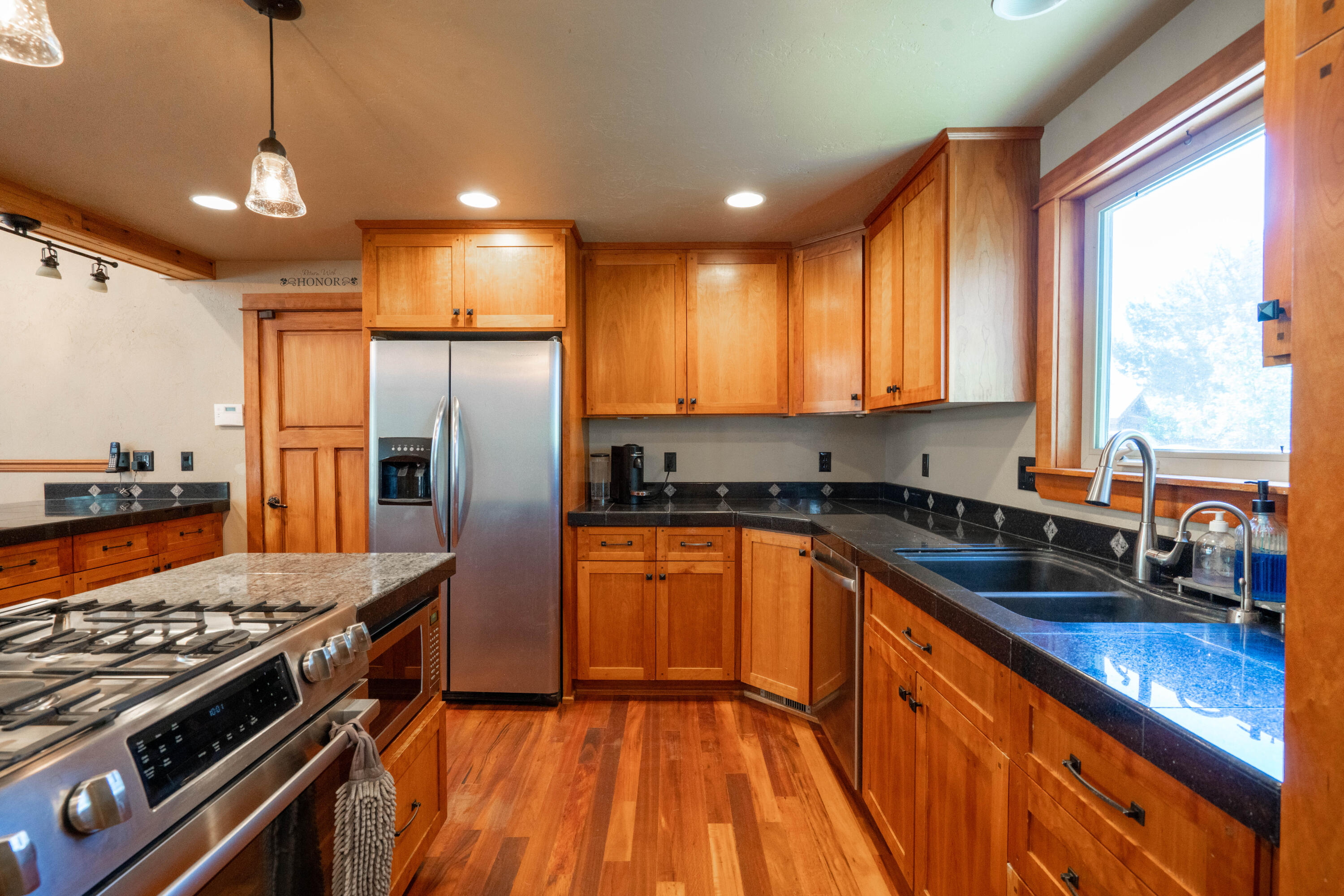 Desc Rvr Hmst Rimrk - Residential