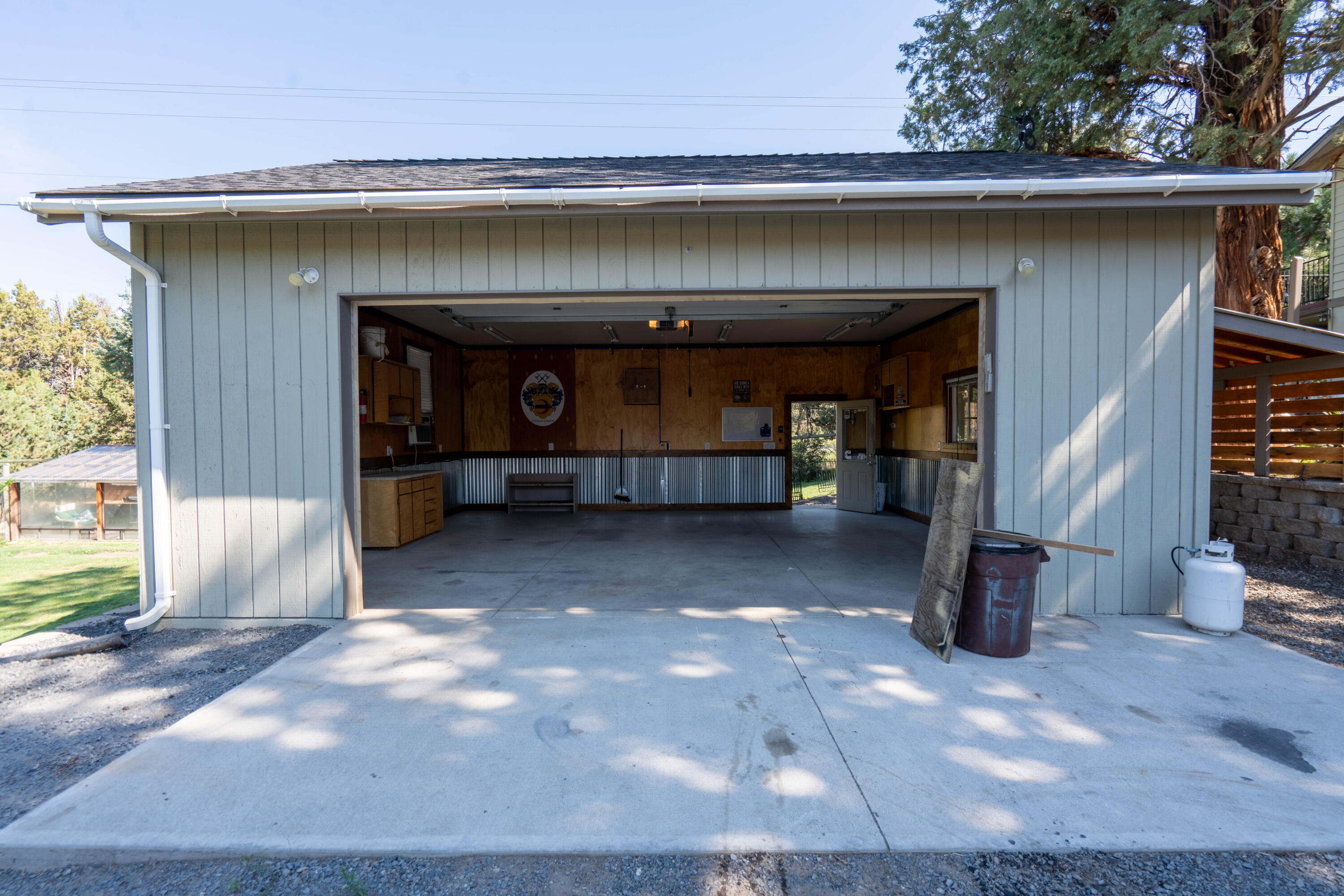 Desc Rvr Hmst Rimrk - Residential