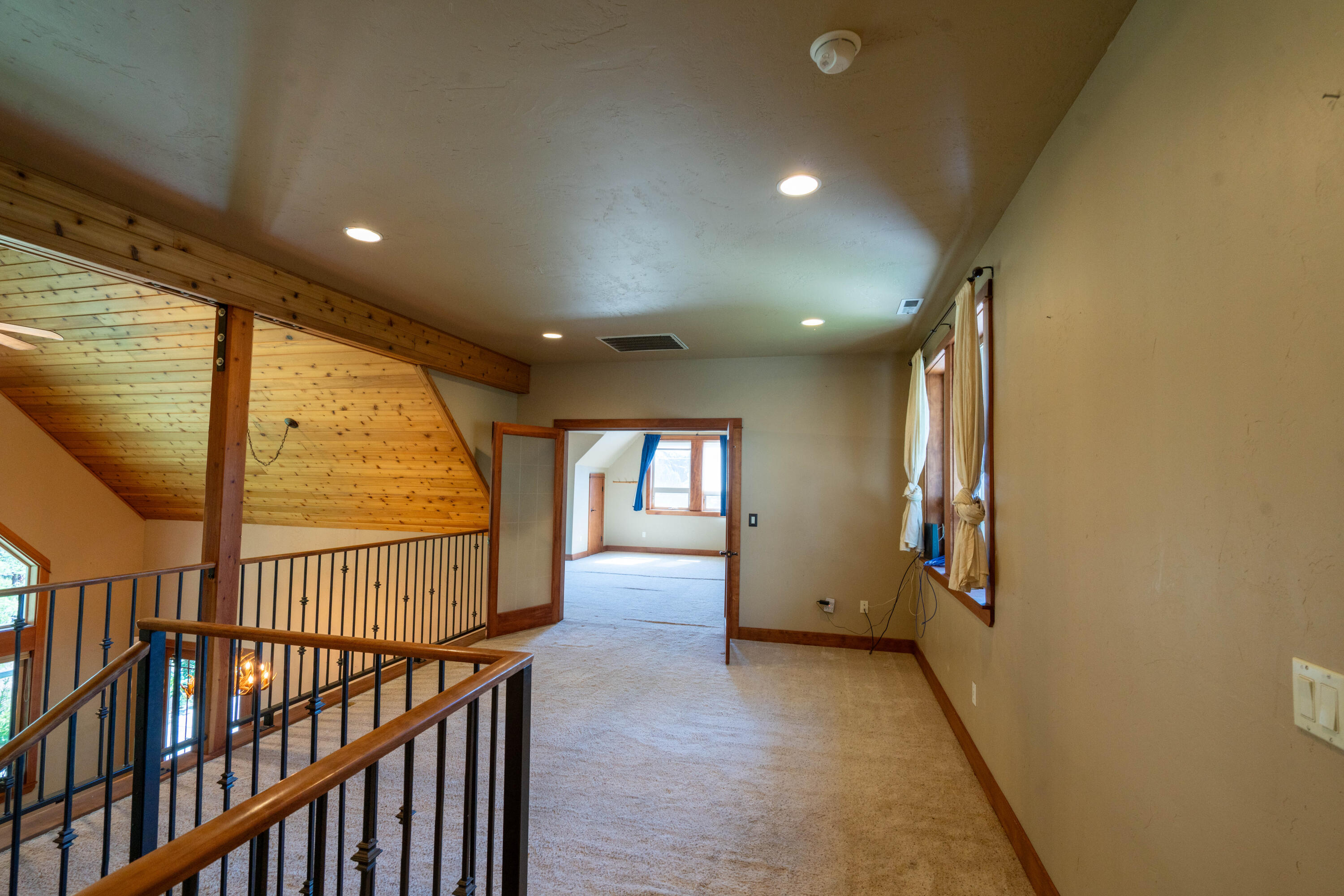 Desc Rvr Hmst Rimrk - Residential