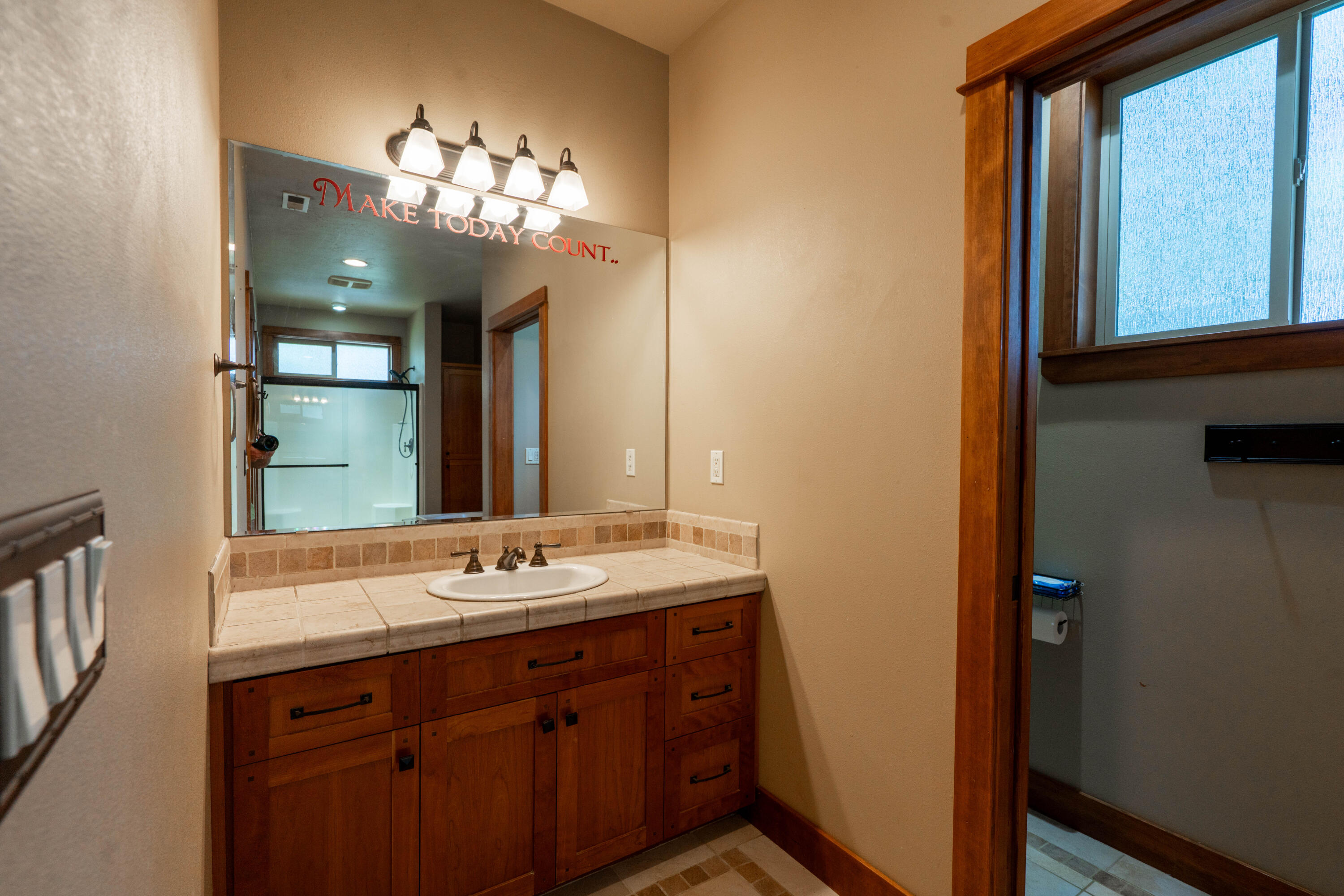 Desc Rvr Hmst Rimrk - Residential