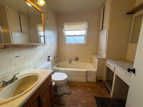 Tiny photo for 930 NW Canyon Drive, Redmond, OR 97756 (MLS # 220217093)