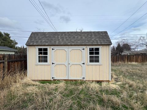 Tiny photo for 930 NW Canyon Drive, Redmond, OR 97756 (MLS # 220217093)