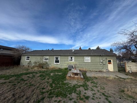 Tiny photo for 930 NW Canyon Drive, Redmond, OR 97756 (MLS # 220217093)
