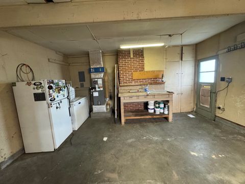 Tiny photo for 930 NW Canyon Drive, Redmond, OR 97756 (MLS # 220217093)