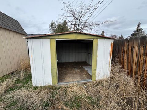 Tiny photo for 930 NW Canyon Drive, Redmond, OR 97756 (MLS # 220217093)