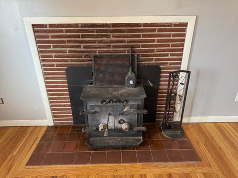 Tiny photo for 930 NW Canyon Drive, Redmond, OR 97756 (MLS # 220217093)