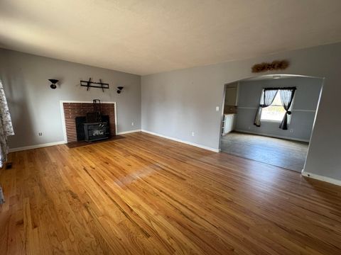 Tiny photo for 930 NW Canyon Drive, Redmond, OR 97756 (MLS # 220217093)