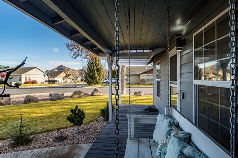 Tiny photo for 692 NE Fieldstone Lane, Prineville, OR 97754 (MLS # 220212950)