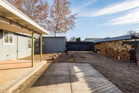 Tiny photo for 692 NE Fieldstone Lane, Prineville, OR 97754 (MLS # 220212950)