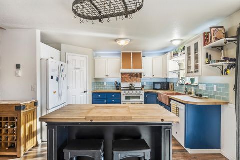 Tiny photo for 692 NE Fieldstone Lane, Prineville, OR 97754 (MLS # 220212950)