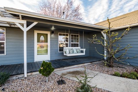 Tiny photo for 692 NE Fieldstone Lane, Prineville, OR 97754 (MLS # 220212950)