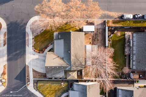 Tiny photo for 692 NE Fieldstone Lane, Prineville, OR 97754 (MLS # 220212950)