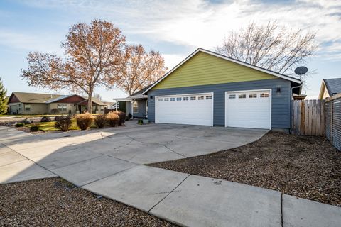 Tiny photo for 692 NE Fieldstone Lane, Prineville, OR 97754 (MLS # 220212950)