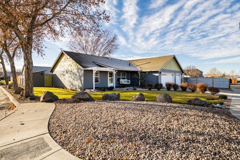 Tiny photo for 692 NE Fieldstone Lane, Prineville, OR 97754 (MLS # 220212950)