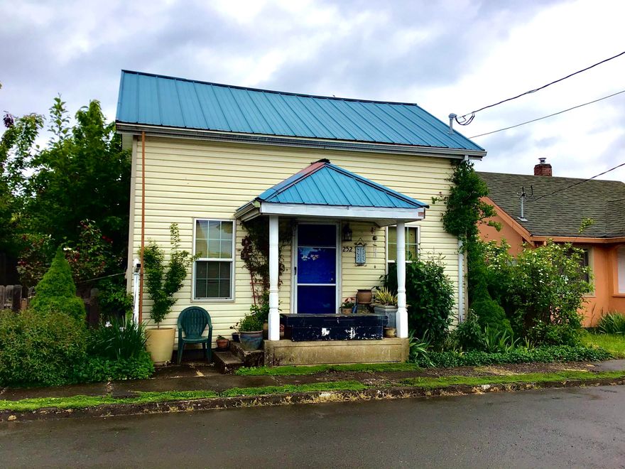 Full of charm and affordability!
This traditional style home has all you need to be comfortable.  Fantastic plants, trees and shrubs for the green thumb to stay busy with a double lot to do even more. The undiscovered little town of Willamina with steal your heart, population under 2,500, breathtaking rolling coastal hills, so much to take in and enjoy.  Minutes to Spirit Head Casino and well under an hour to the beautiful Oregon Coast.