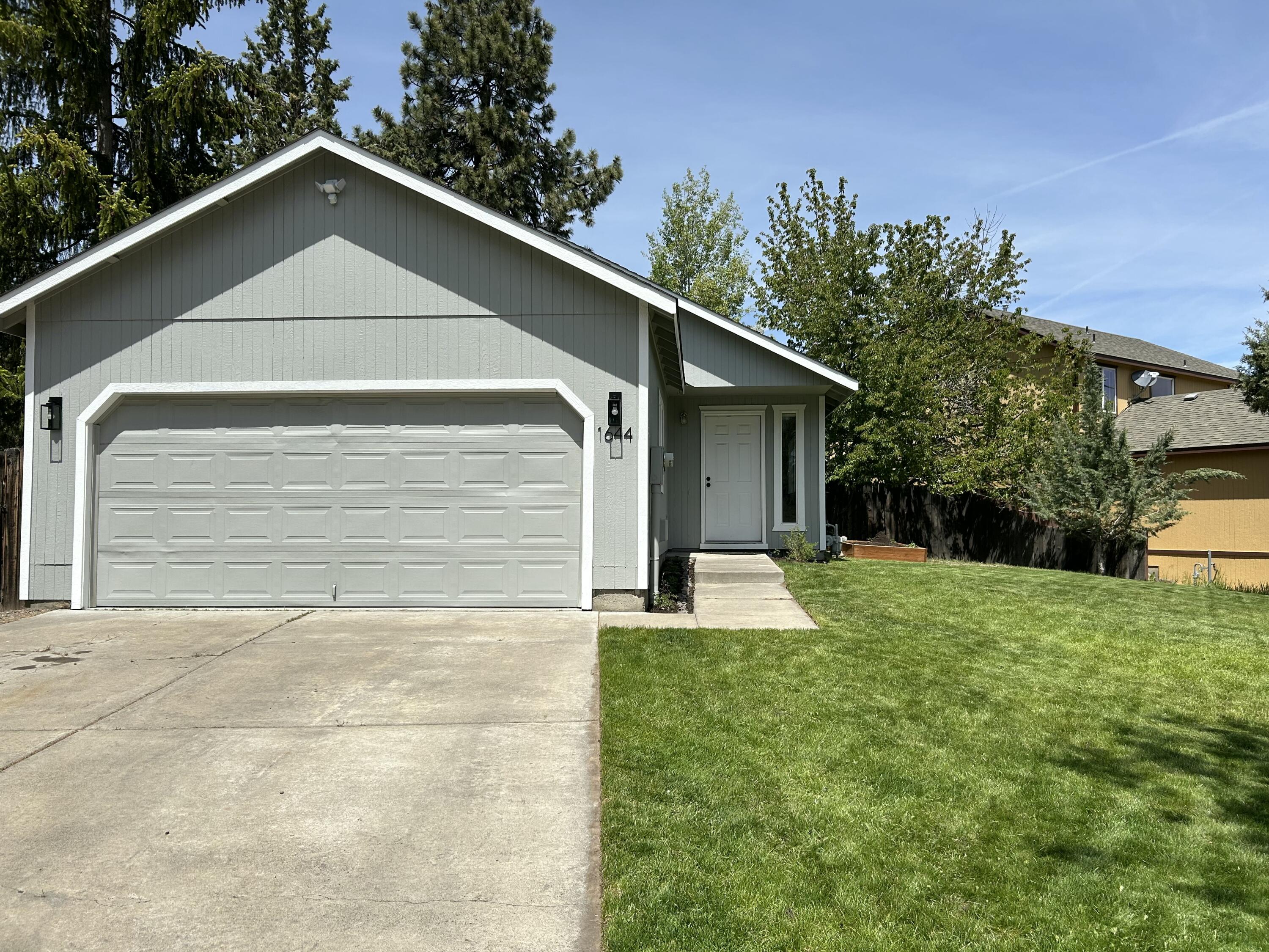 1644 SE Riviera Drive