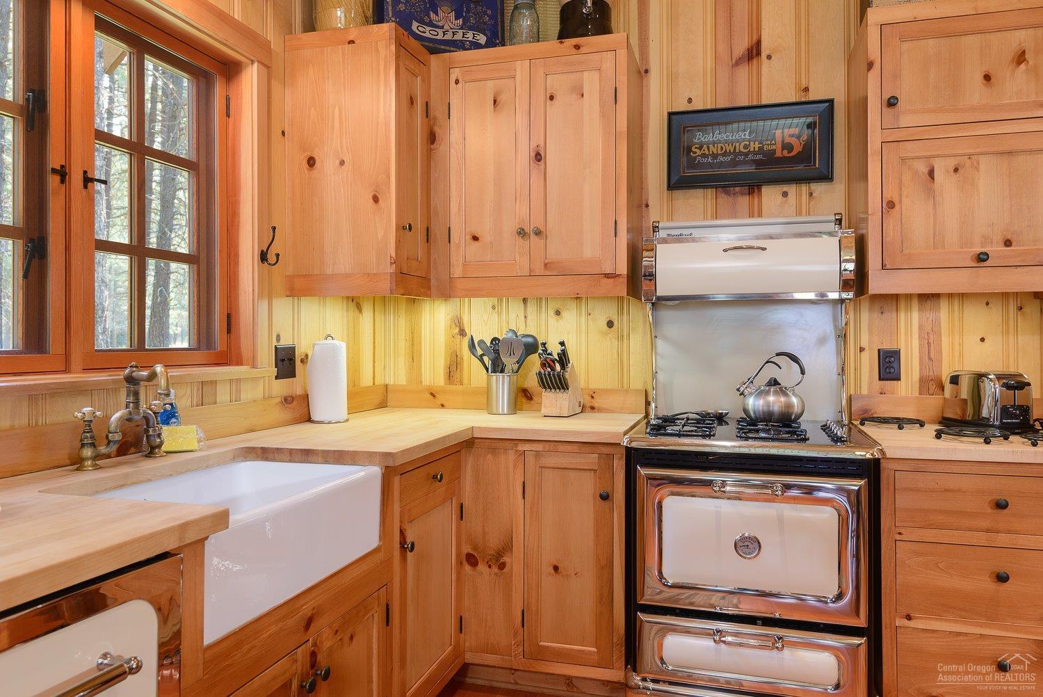 Lake Creek Lodge - Residential