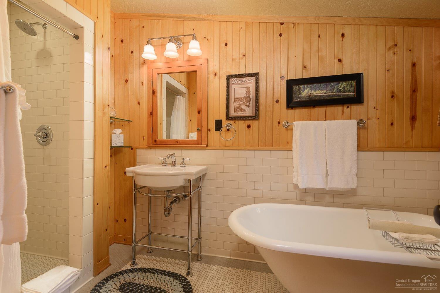 Lake Creek Lodge - Residential