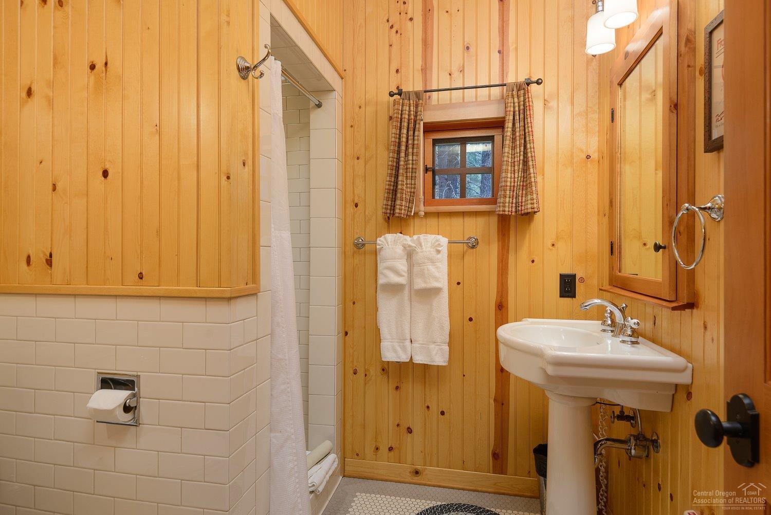 Lake Creek Lodge - Residential