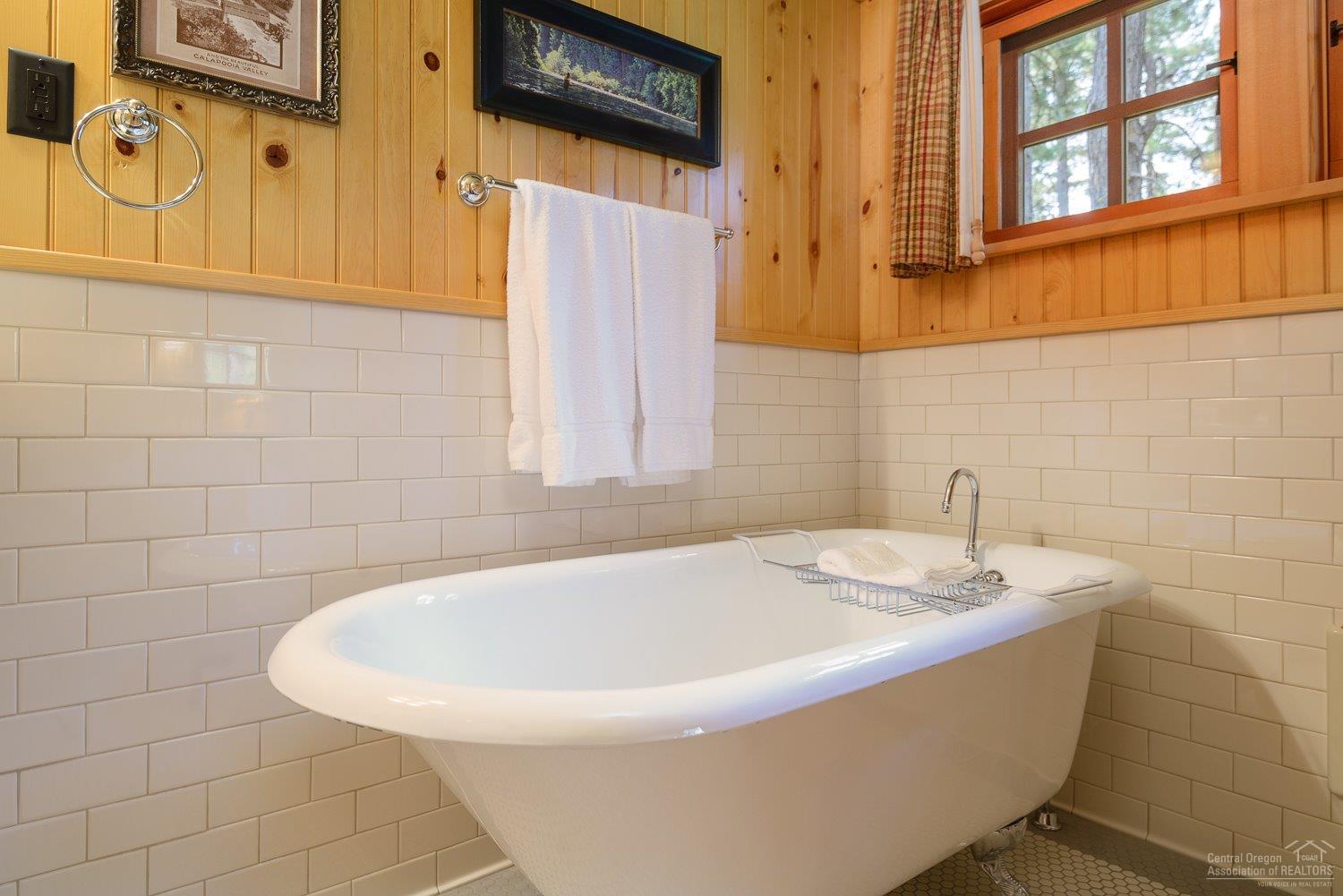 Lake Creek Lodge - Residential