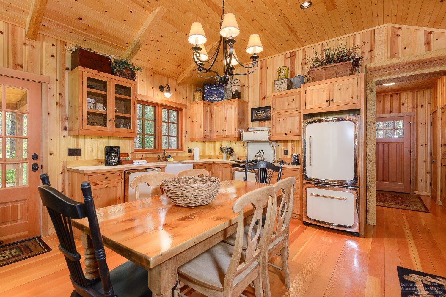 Lake Creek Lodge - Residential