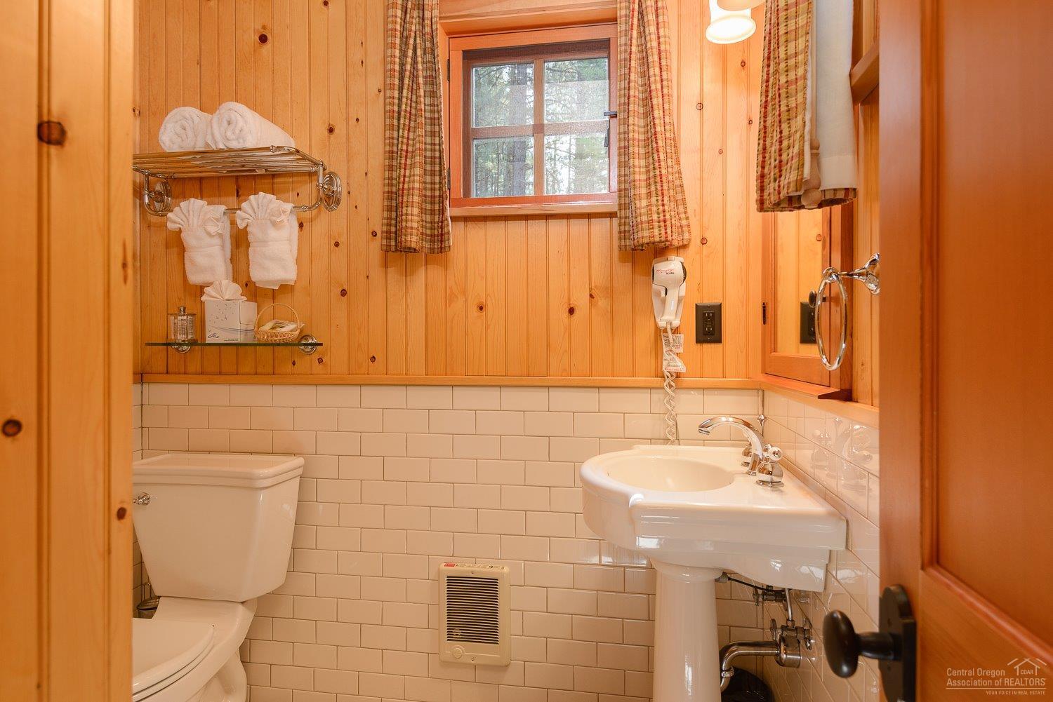 Lake Creek Lodge - Residential