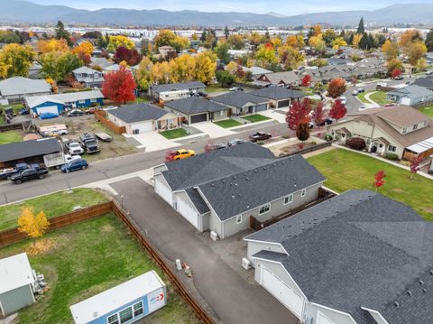 Tiny photo for 199 Mellecker Way, Medford, OR 97501 (MLS # 220211685)