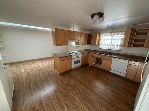 Tiny photo for 52363 Glenwood Drive, La Pine, OR 97739 (MLS # 220219684)