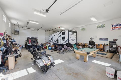 Tiny photo for 16760 Doe Place, La Pine, OR 97739 (MLS # 220225238)