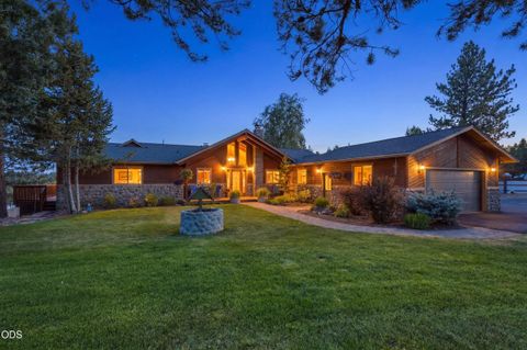 Photo of 16760 Doe Place, La Pine, OR 97739 (MLS # 220225238)