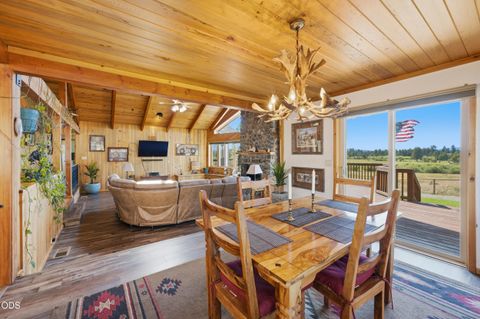 Tiny photo for 16760 Doe Place, La Pine, OR 97739 (MLS # 220225238)